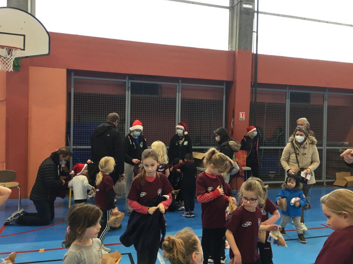Distribution au Baby Volley