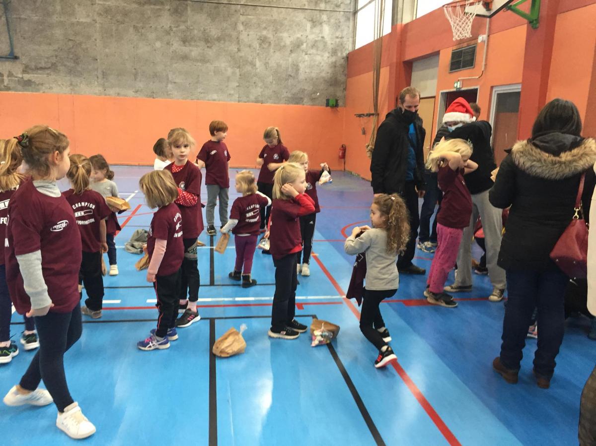 Distribution au Baby Volley