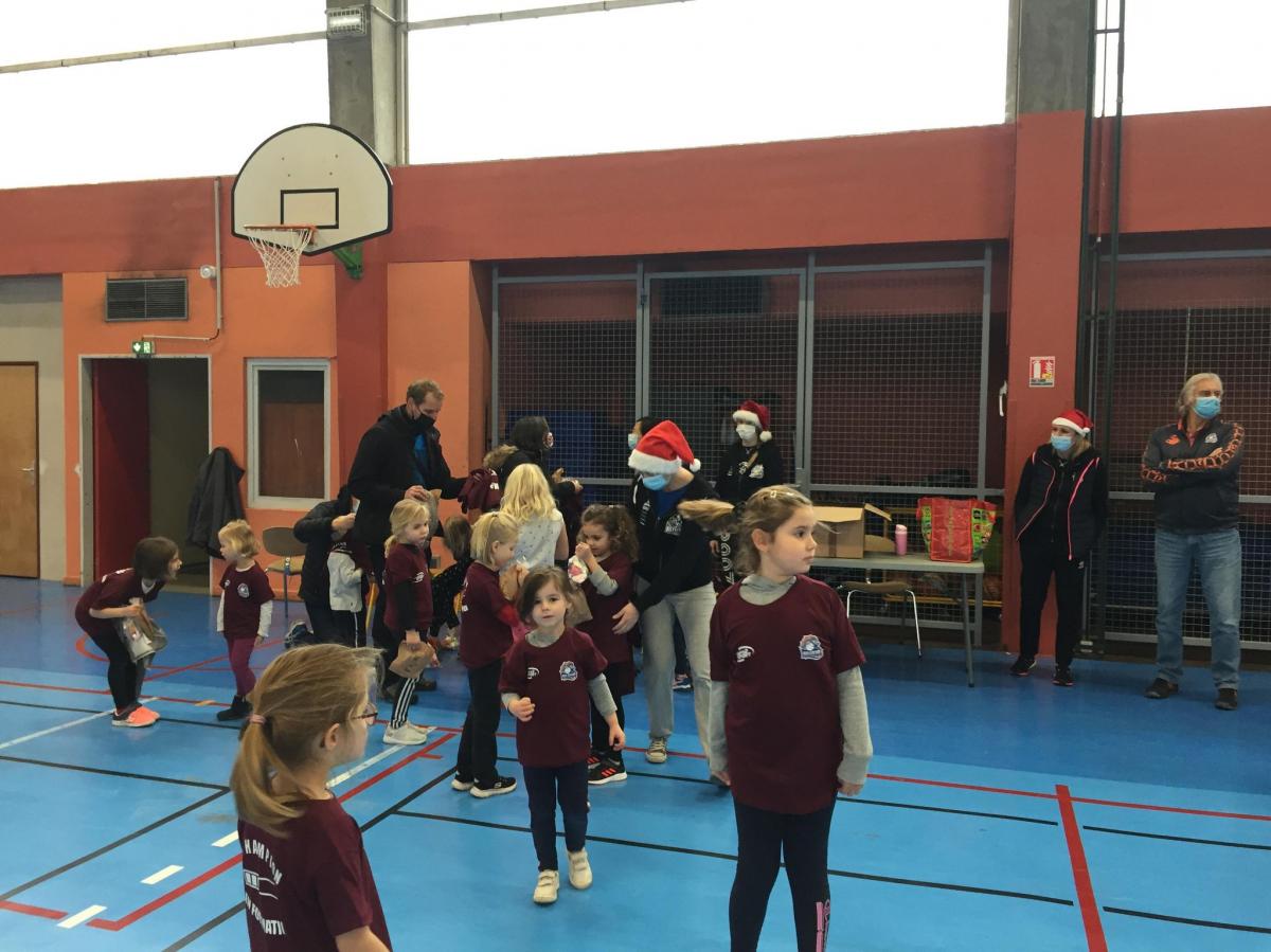 Distribution au Baby Volley